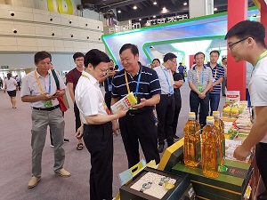 公司领导在河南郑州参加第二届中国粮食交易大会